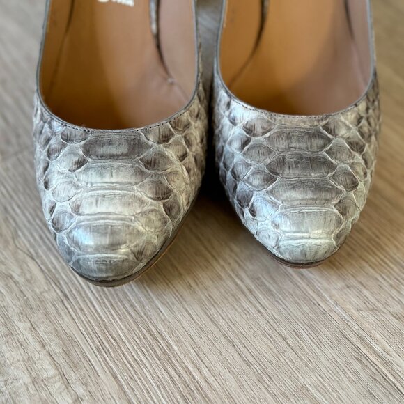 SALVATORE FERRAGAMO Tamina Grey Python Platform Pumps - 8.5 - Picture 5 of 8